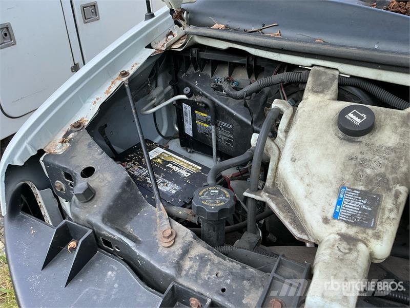 Chevrolet Express 2500 Cargo Van (Inoperable) Pakettiautot