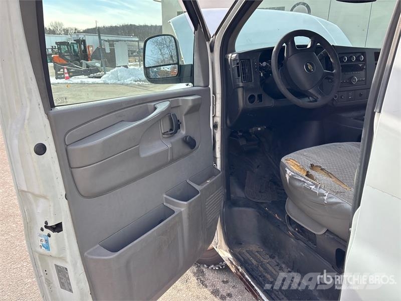 Chevrolet Express 2500 Cargo Van Изотермический фургон