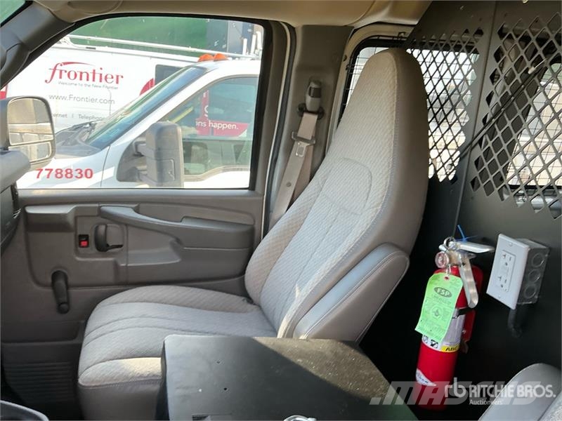Chevrolet Express 2500 Cargo Van (Inoperable) Pakettiautot