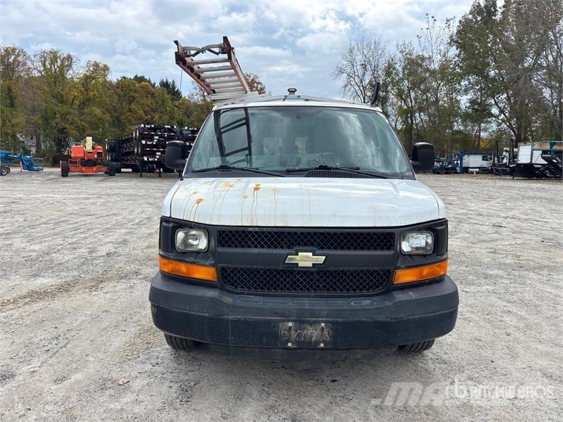 Chevrolet Express 2500 Cargo Van (Inoperable) Pakettiautot