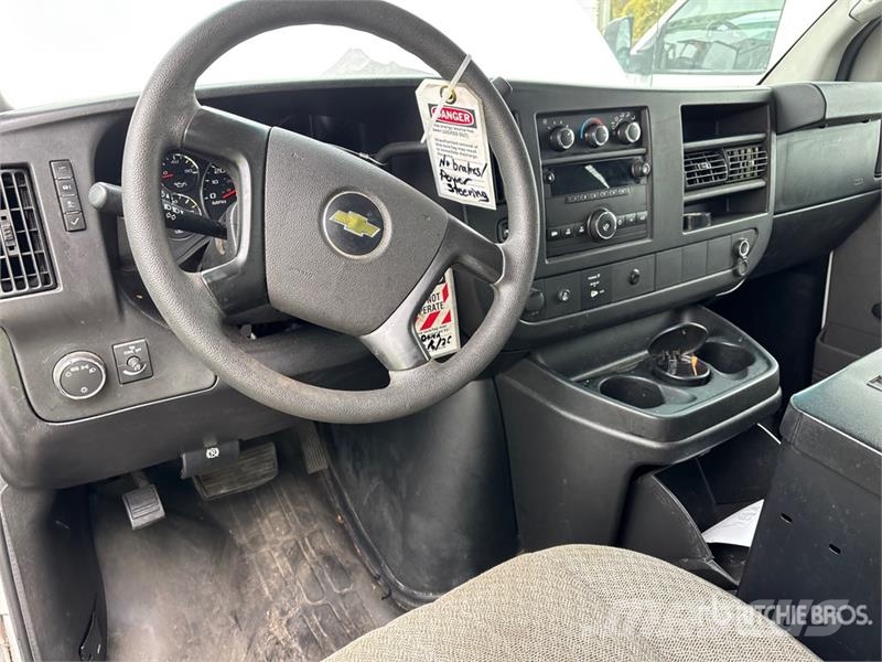 Chevrolet Express 2500 Cargo Van (Inoperable) Pakettiautot