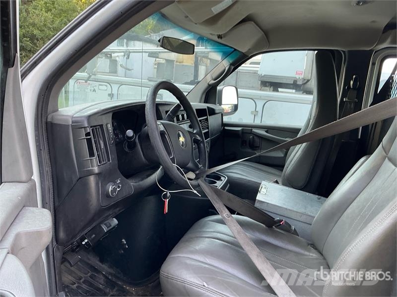 Chevrolet Express 2500 Cargo Van (Inoperable) Pakettiautot