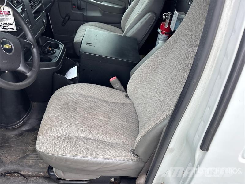 Chevrolet Express 2500 Cargo Van (Inoperable) Pakettiautot