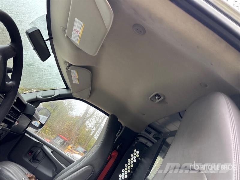 Chevrolet Express 2500 Cargo Van (Inoperable) Pakettiautot