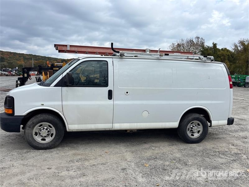 Chevrolet Express 2500 Cargo Van (Inoperable) Pakettiautot