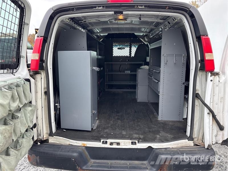 Chevrolet Express 2500 Cargo Van (Inoperable) Pakettiautot