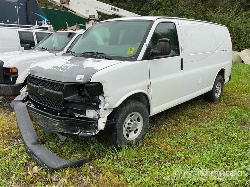Chevrolet Express 2500 Cargo Van (Inoperable) Pakettiautot