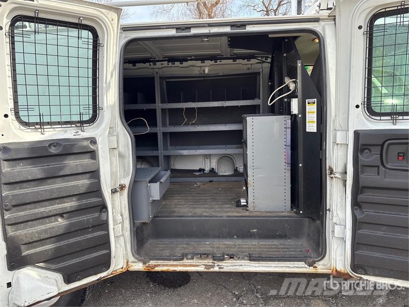 Chevrolet Express 2500 Cargo Van Изотермический фургон