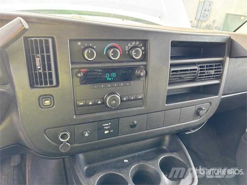 Chevrolet Express 2500 Cargo Van Изотермический фургон