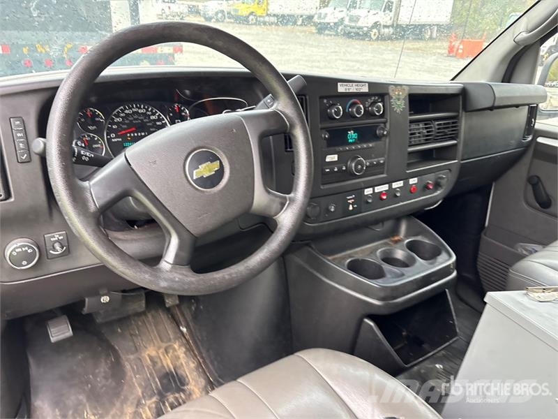 Chevrolet Express 2500 Cargo Van (Inoperable) Pakettiautot