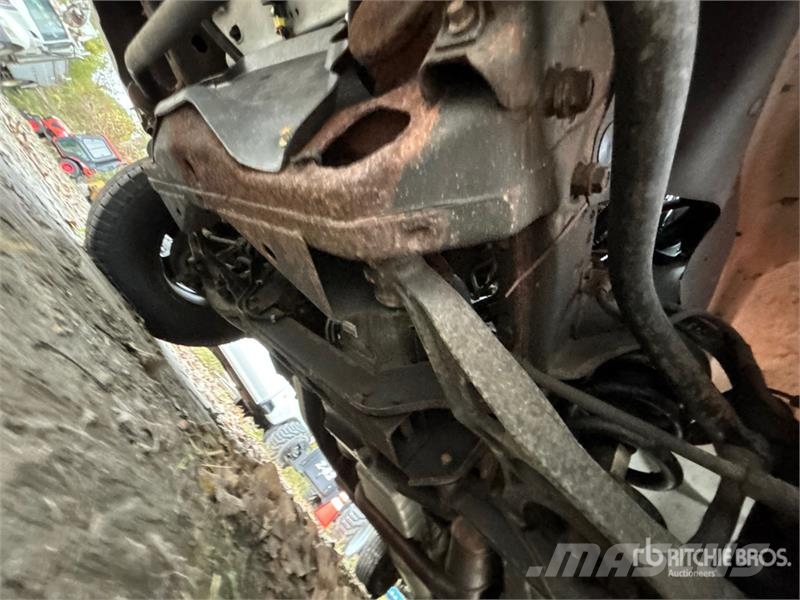 Chevrolet Express 2500 Cargo Van (Inoperable) Pakettiautot