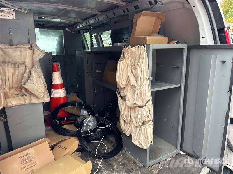 Chevrolet Express 2500 Cargo Van (Inoperable) Pakettiautot