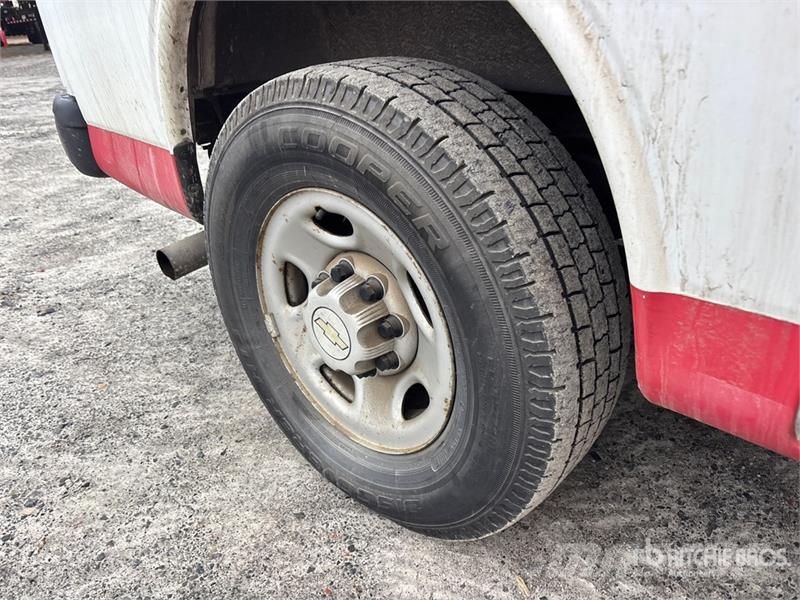 Chevrolet Express 2500 Cargo Van (Inoperable) Pakettiautot