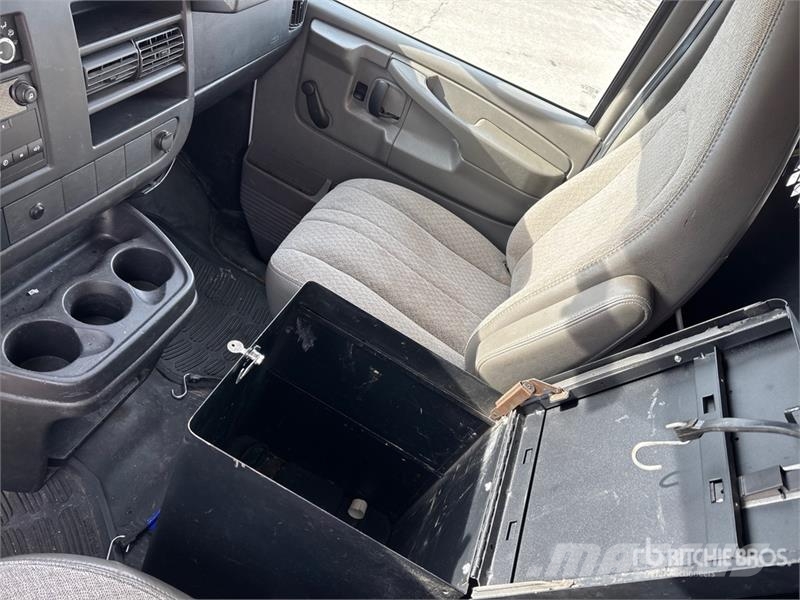 Chevrolet Express 2500 Cargo Van Изотермический фургон