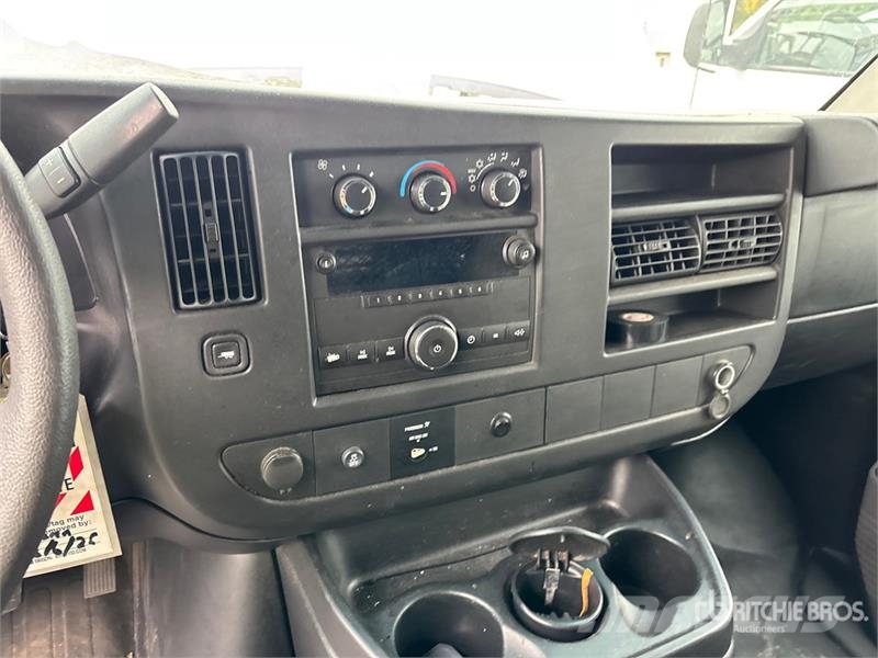 Chevrolet Express 2500 Cargo Van (Inoperable) Pakettiautot