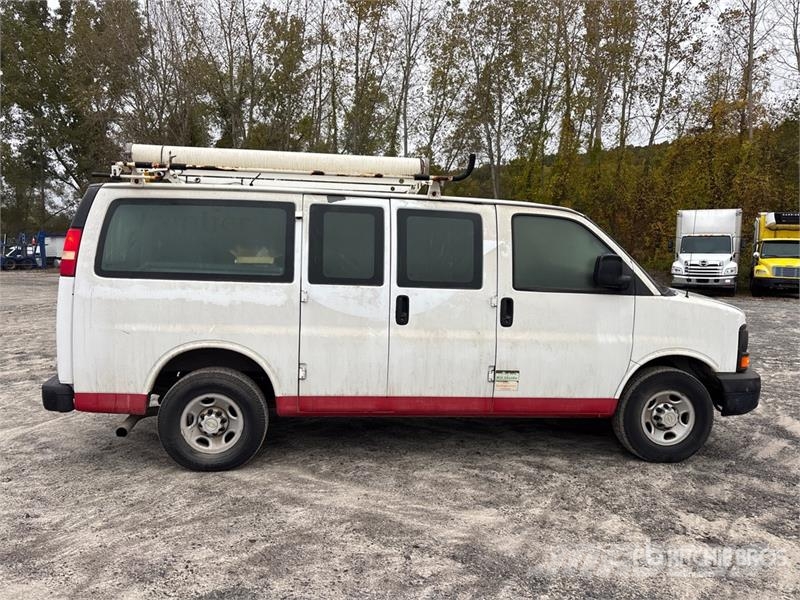 Chevrolet Express 2500 Cargo Van (Inoperable) Pakettiautot