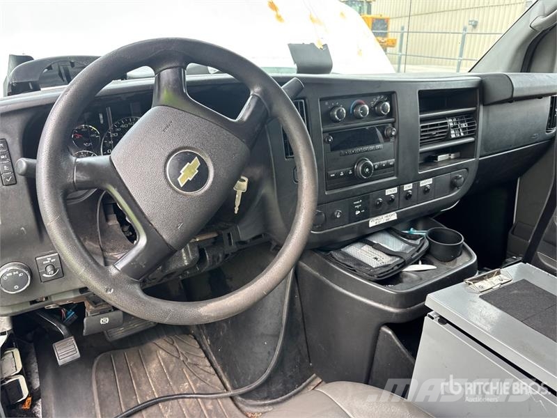 Chevrolet Express 2500 Cargo Van (Inoperable) Pakettiautot