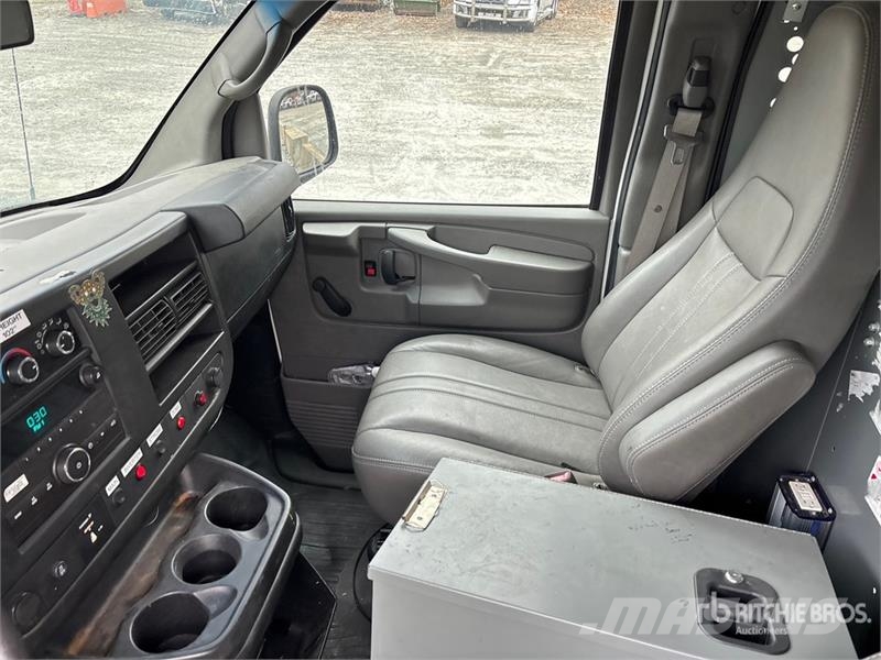 Chevrolet Express 2500 Cargo Van (Inoperable) Pakettiautot