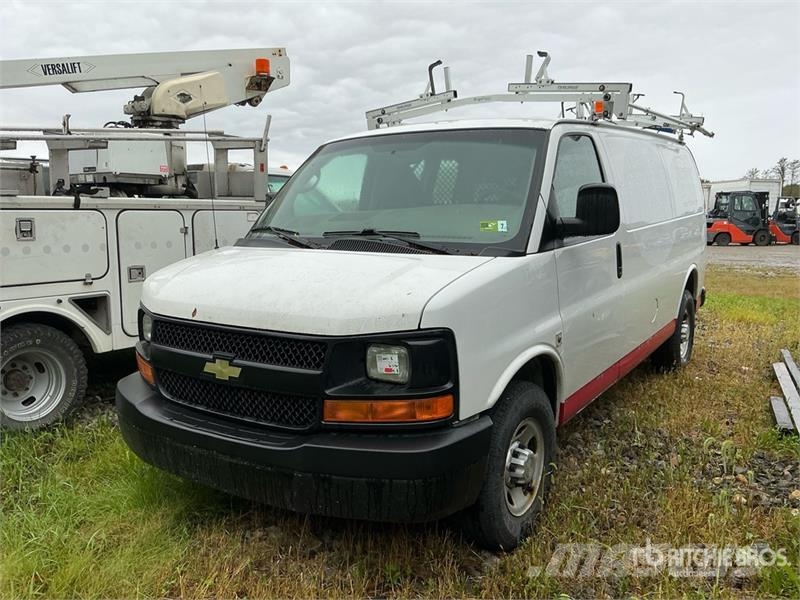 Chevrolet Express 2500 Cargo Van (Inoperable) Pakettiautot