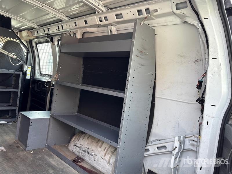 Chevrolet Express 2500 Cargo Van Изотермический фургон