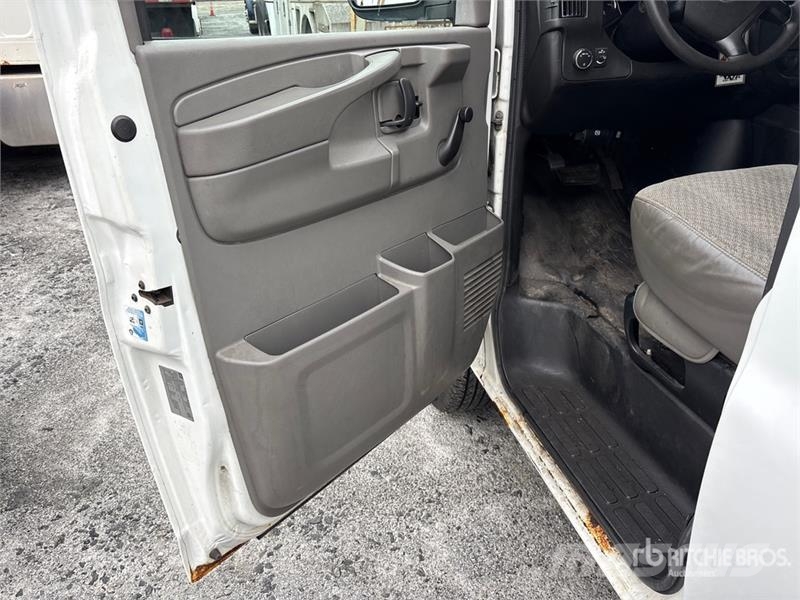 Chevrolet Express 2500 Cargo Van (Inoperable) Pakettiautot