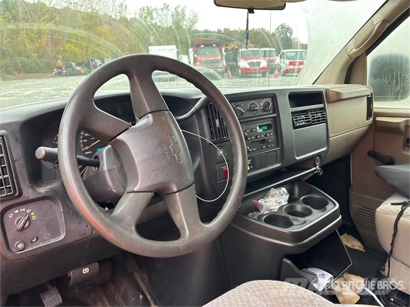Chevrolet Express 2500 Cargo Van (Inoperable) Pakettiautot