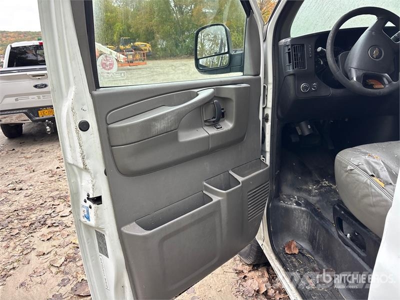 Chevrolet Express 2500 Cargo Van (Inoperable) Pakettiautot