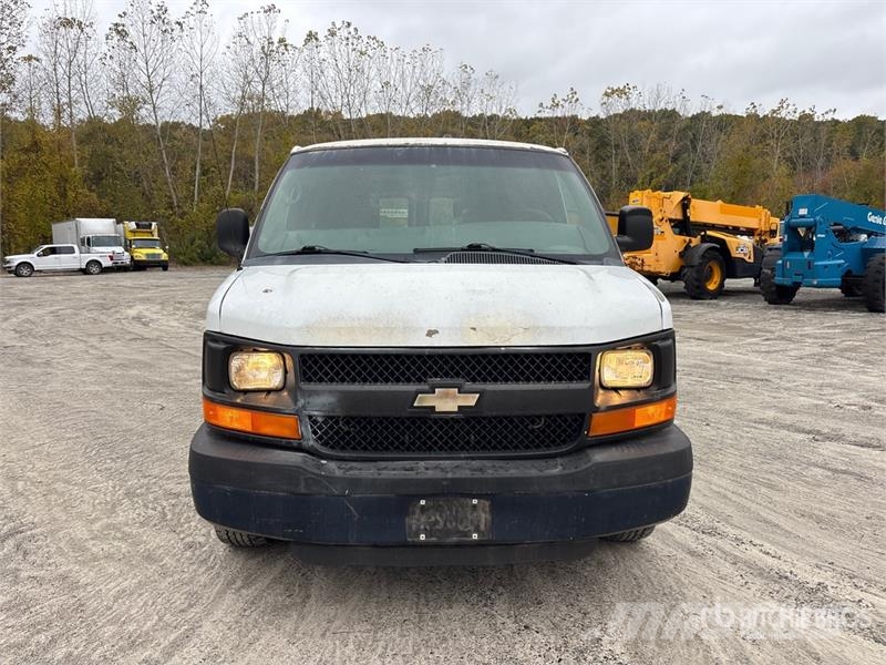 Chevrolet Express 2500 Cargo Van (Inoperable) Pakettiautot