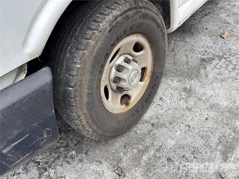 Chevrolet Express 2500 Cargo Van (Inoperable) Pakettiautot