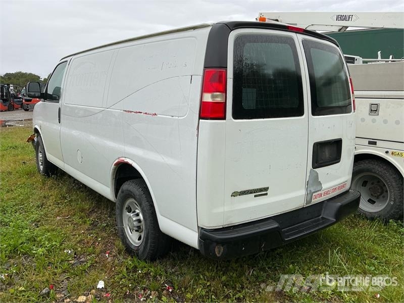 Chevrolet Express 2500 Cargo Van (Inoperable) Pakettiautot