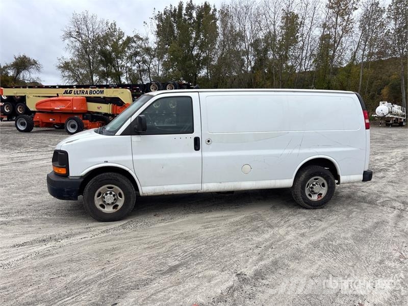 Chevrolet Express 2500 Cargo Van (Inoperable) Pakettiautot