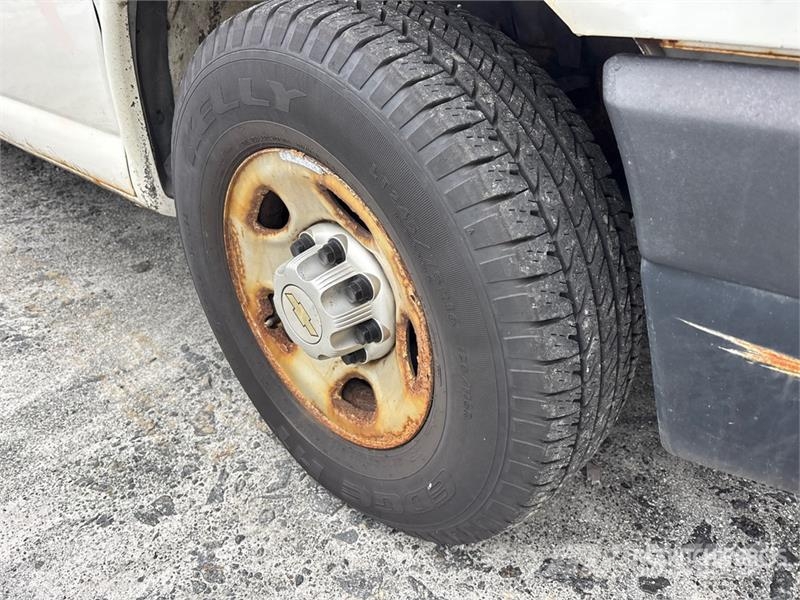 Chevrolet Express 2500 Cargo Van (Inoperable) Pakettiautot