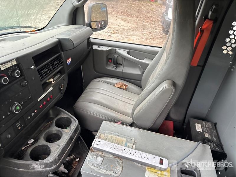 Chevrolet Express 2500 Cargo Van (Inoperable) Pakettiautot