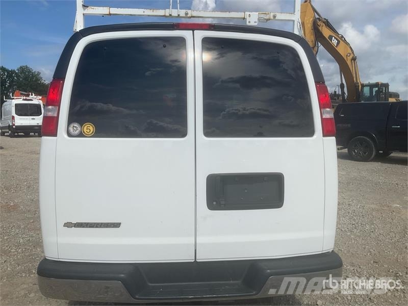 Chevrolet Express 2500 Cargo Van 패널 화물차