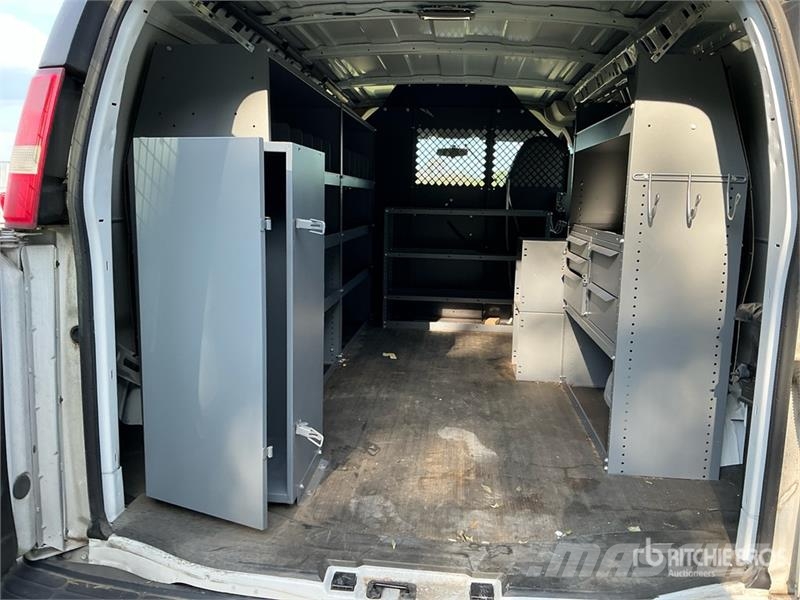 Chevrolet Express 2500 Cargo Van (Inoperable) Pakettiautot