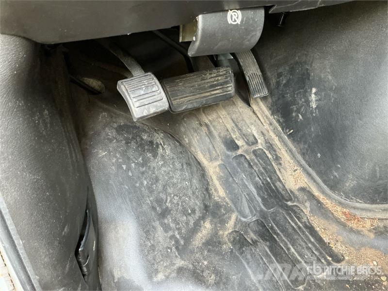 Chevrolet Express 2500 Cargo Van (Inoperable) Pakettiautot