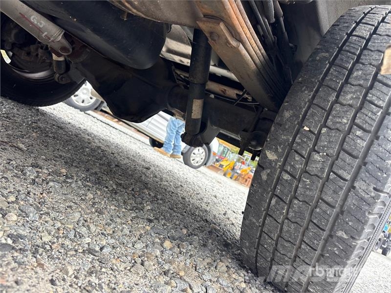 Chevrolet Express 2500 Cargo Van (Inoperable) Pakettiautot