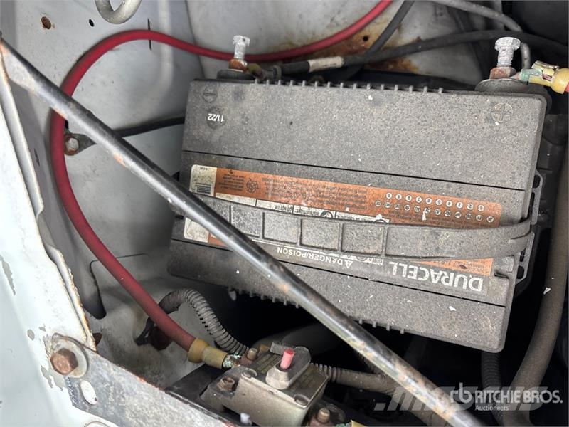 Chevrolet Express 2500 Cargo Van (Inoperable) Pakettiautot