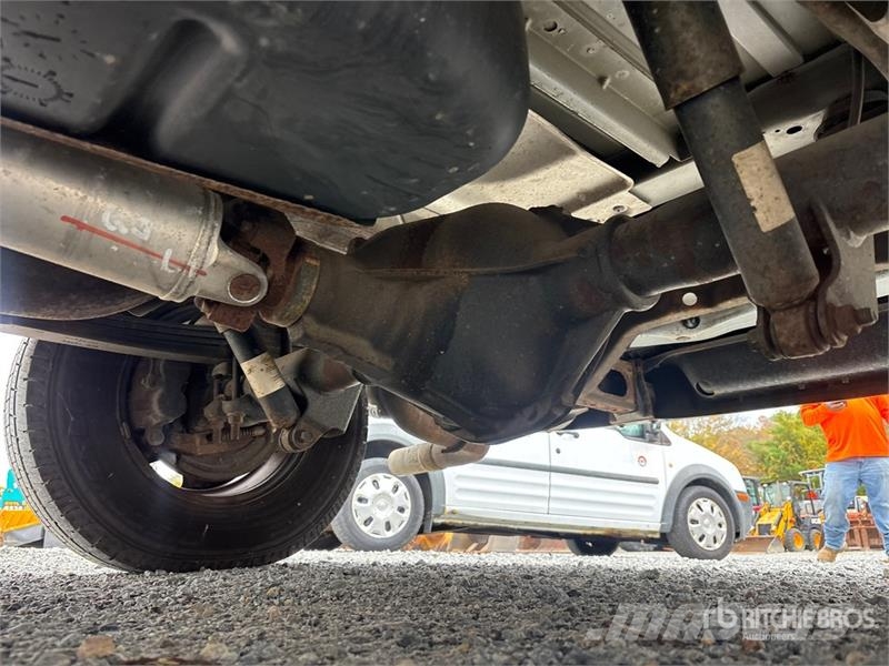 Chevrolet Express 2500 Cargo Van (Inoperable) Pakettiautot