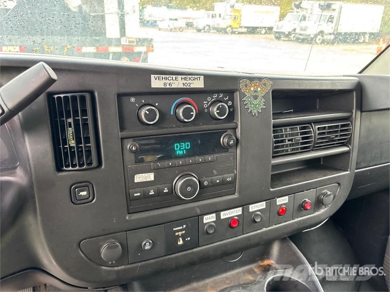 Chevrolet Express 2500 Cargo Van (Inoperable) Pakettiautot
