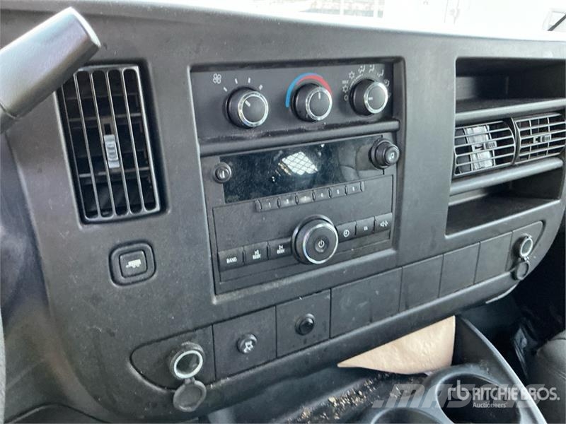 Chevrolet Express 2500 Cargo Van (Inoperable) Pakettiautot