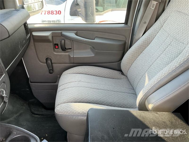 Chevrolet Express 2500 Cargo Van (Inoperable) Pakettiautot