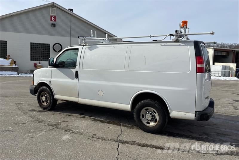 Chevrolet Express 2500 Cargo Van Изотермический фургон