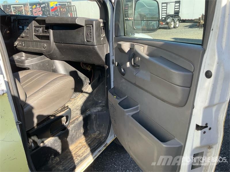 Chevrolet Express 3500 패널 화물차