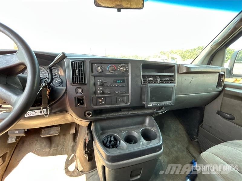 Chevrolet Express 3500 Panel vans
