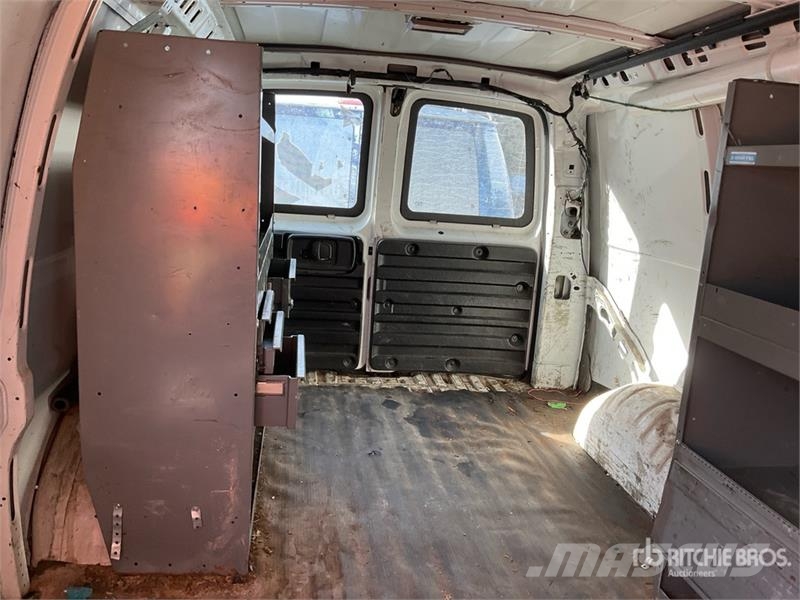 Chevrolet Express 3500 패널 화물차