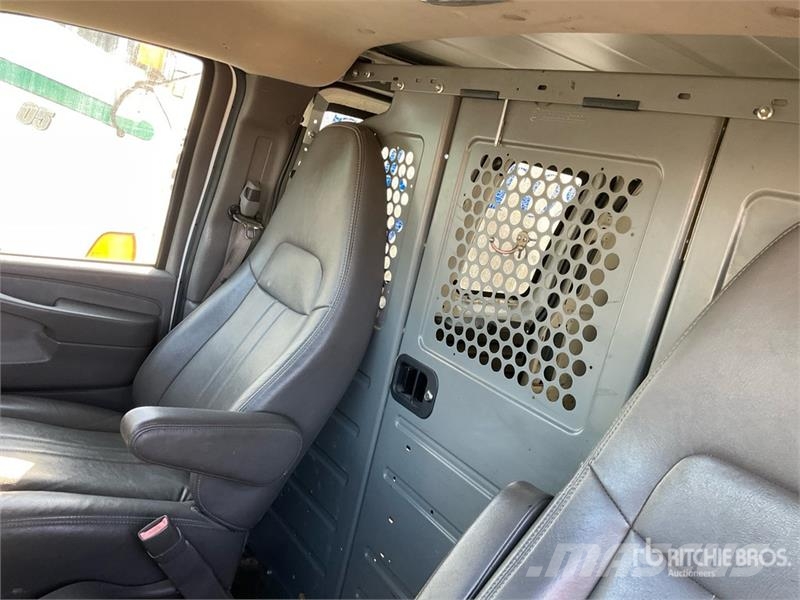 Chevrolet Express 3500 패널 화물차