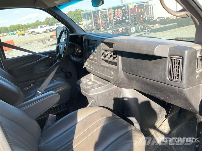 Chevrolet Express 3500 패널 화물차