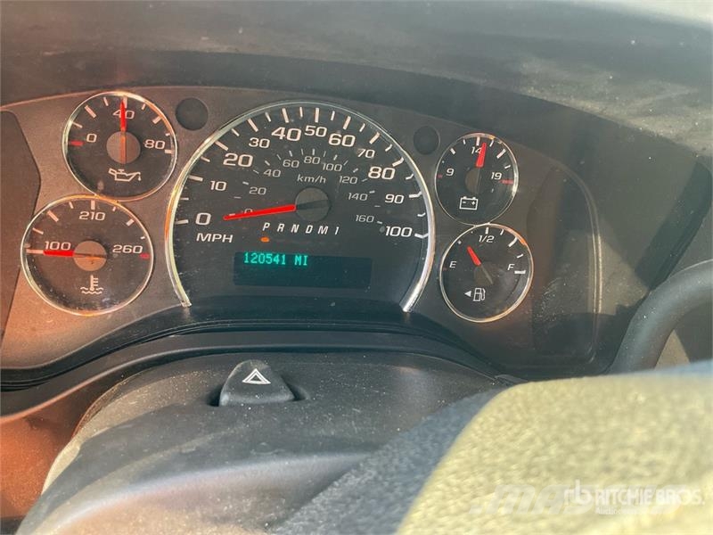Chevrolet Express 3500 4x2 Van Truck ボックスボディー、ウイング、箱車