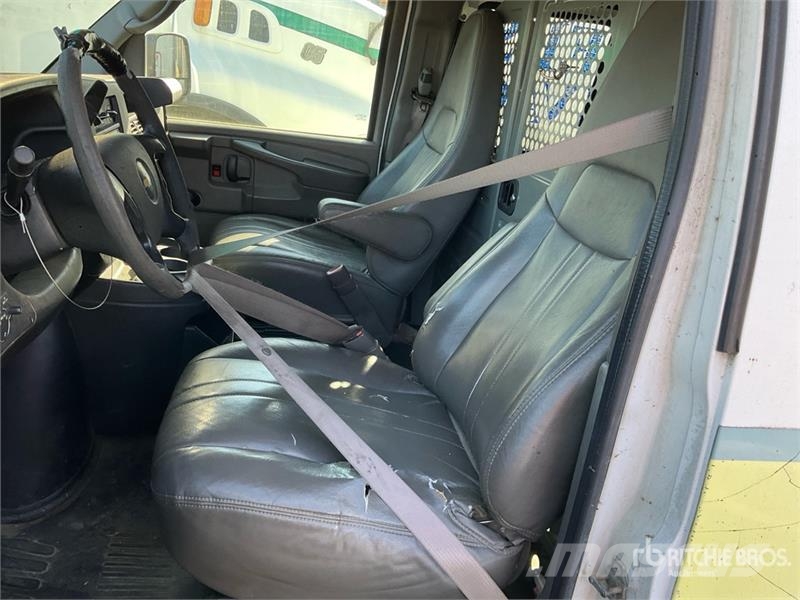 Chevrolet Express 3500 패널 화물차